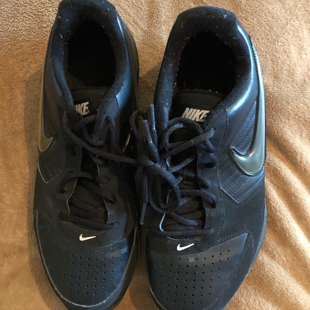 Nike Air Baseline Low Men's Basketball Shoe